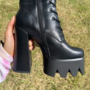 BRAND NEW Black Platform thigh Boots .LAMODA